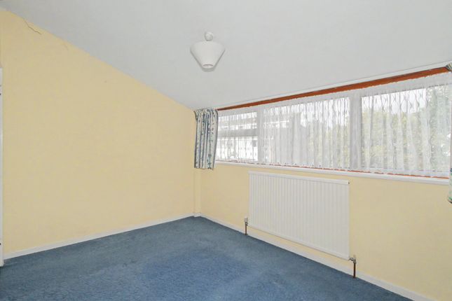 15, Ingrams Close, Hersham Village photo 4