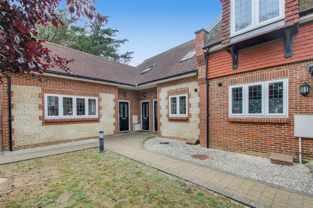 2-bed house on 7, Tudor Gardens, Worthing, £1,595/mo