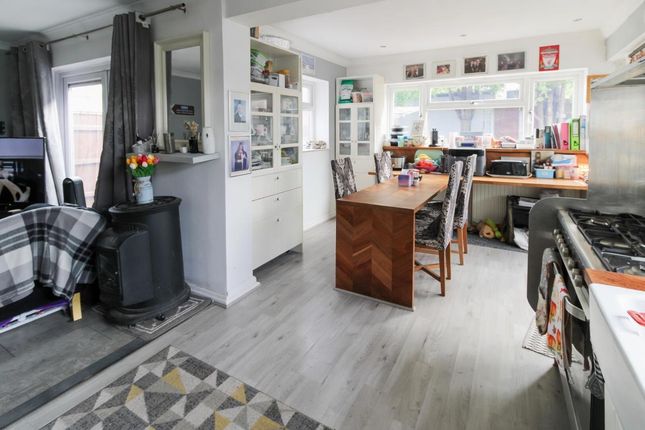 216, Eastwood Old Road, Leigh-On-Sea photo 4