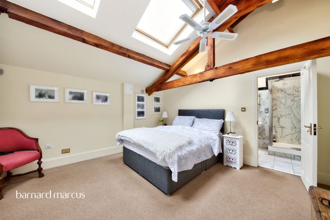 Flat 203, Princess Park Manor, Royal Drive, London photo 4