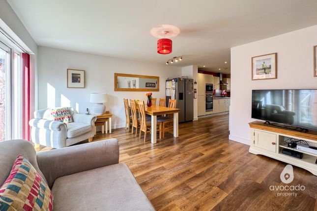 5 Appleton Way, Shinfield, Berkshire photo 2