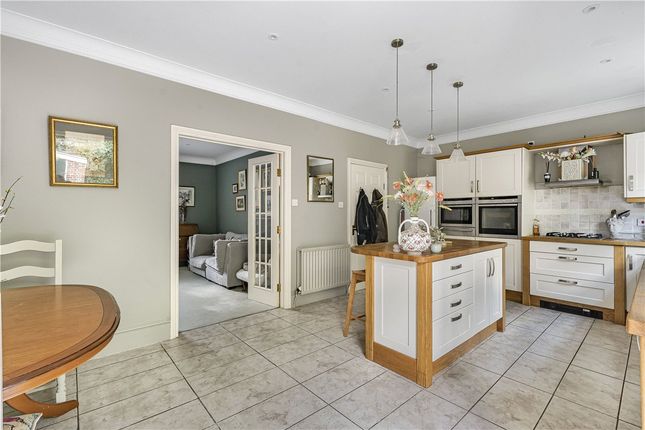 7, Phoenix Square, Wiltshire photo 5