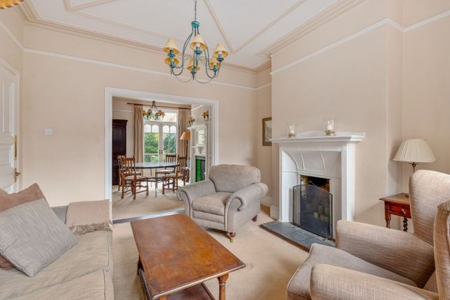 Wavendon Avenue, London photo 4