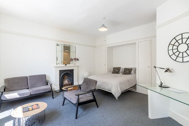 Flat 4, 40, Elsham Road, London photo 4