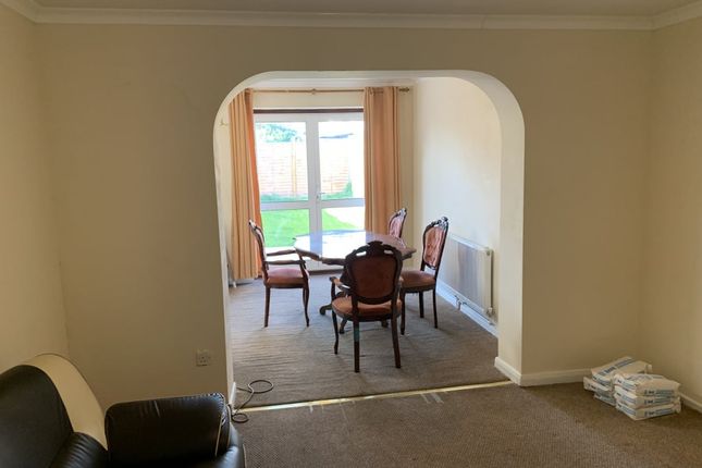 17 Viola Avenue, Viola Avenue, Feltham photo 2