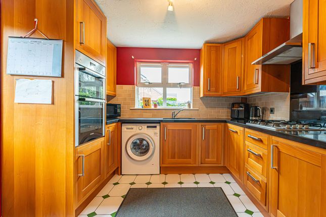 3 Stokes Court, Newport photo 2