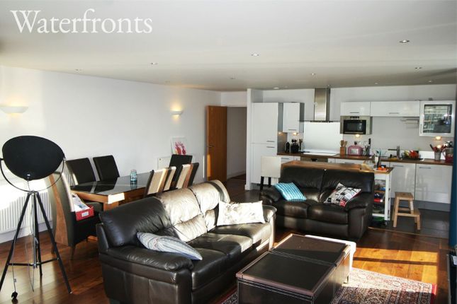 Flat to rent in Alaska Apartments, Western Gateway, London