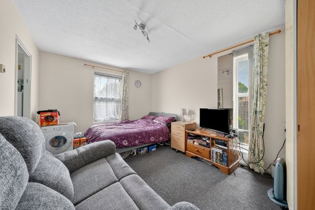 26, Colburn Crescent, Surrey photo 4