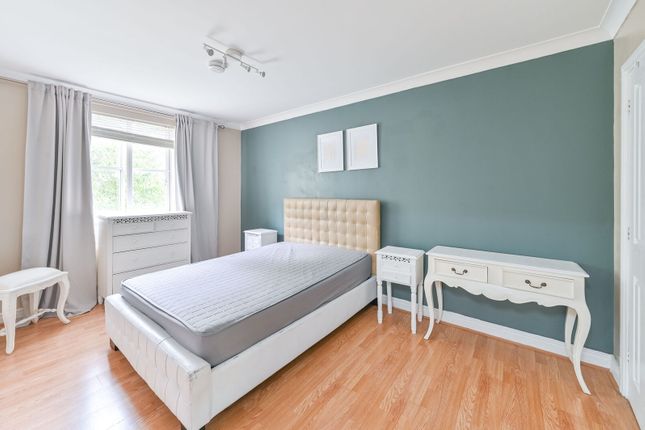 Bristowe Close, Brockwell Park photo 4