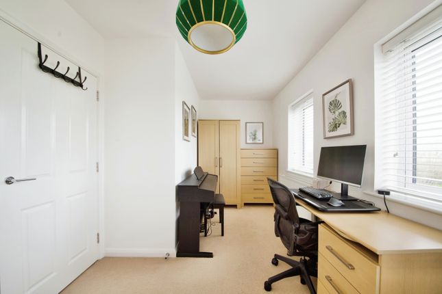 Flat for sale in 8 Thornbury Way, London