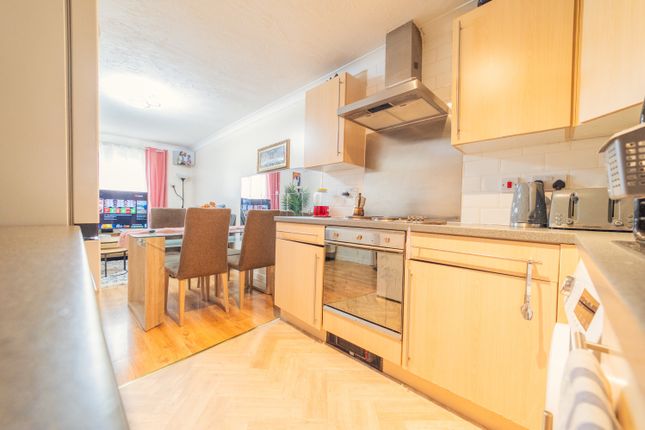 24, Cwrt Coles, Cardiff photo 3