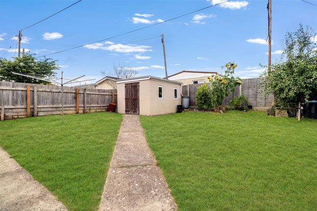 14 Field Close, Braunton Devon, Devon photo 3