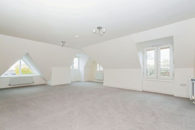 10 Saxon Court, High Street, Iver photo 4