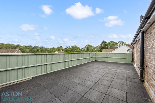 3, Beechview Parade, Walshes Road, Crowborough photo 4