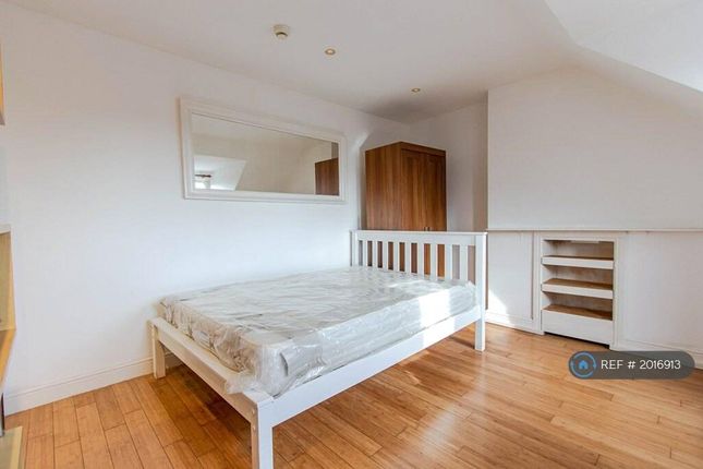 Studio to rent in Emanuel Avenue, London