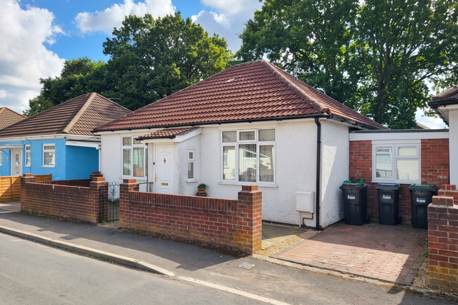 2-bed detached on 15, Calmore Gardens, Southampton, £325,000