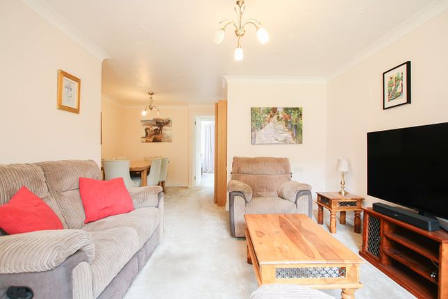129, Acorn Drive, Wokingham photo 3