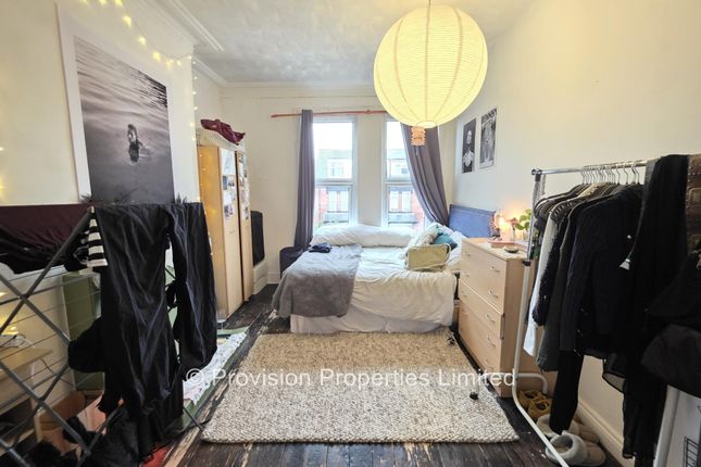 Brudenell Avenue, Hyde Park photo 4