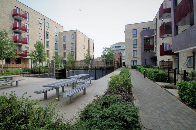 Flat for sale in Osborne Road, Southall