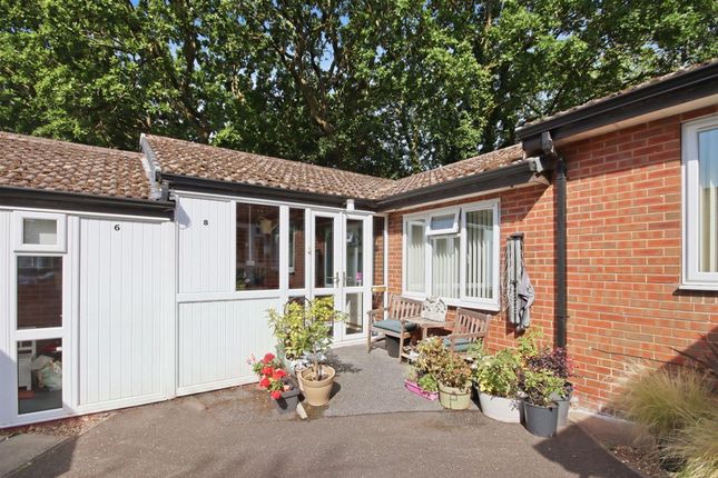 2-bed bungalow on 8 Cheedale Close, Chesterfield, £115,000