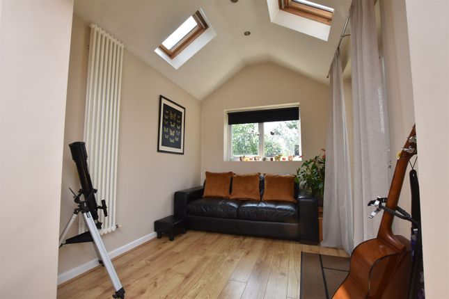 16, Tintagel Way, Nuneaton photo 5