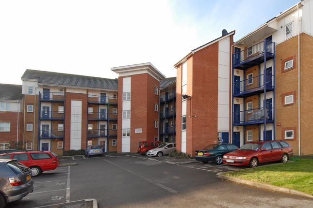 Flat to rent in Kennet Walk, Reading