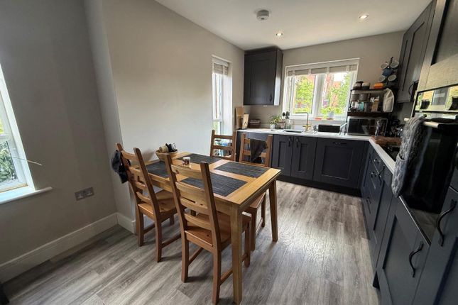 Flat 3, 17, Conquerors Way, Northampton photo 3