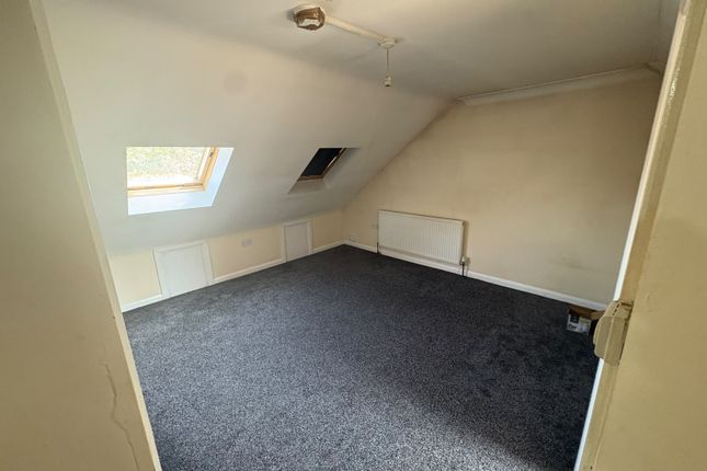 4 Herbert Road, Southall photo 3