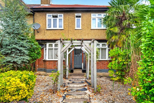 2 Cuckoo Dene, London photo 2