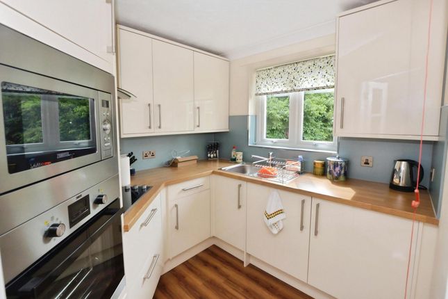 Flat 6, Charlwood Court,, Chilcote Close, Torquay photo 2