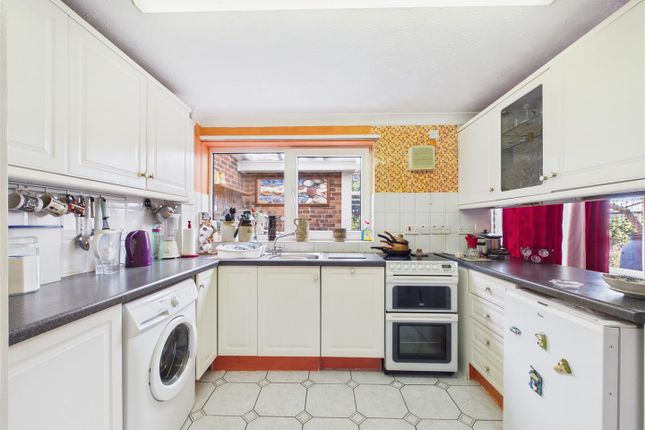 136, Oak Way, Cinderford photo 4