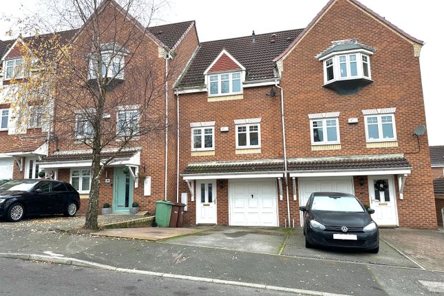 Town house to rent in Sandpiper Road, Calder Grove, Wakefield