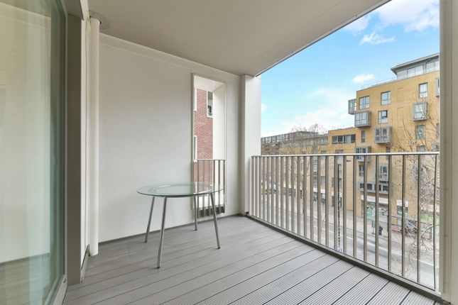 Flat 203 Walton Heights, 143, Elephant Park, Elephant and Castle photo 4