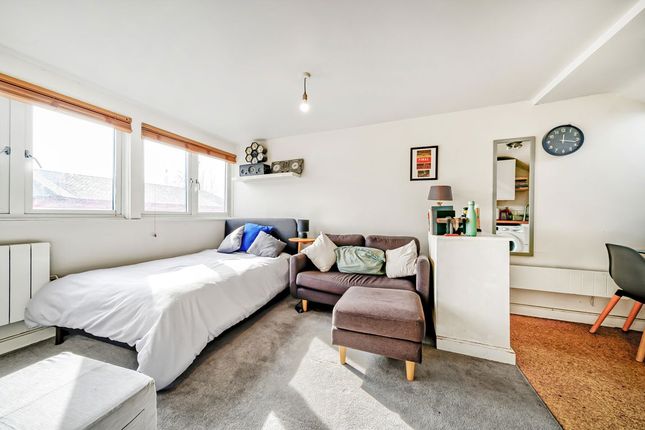 4c, Barratt Avenue, LONDON photo 4
