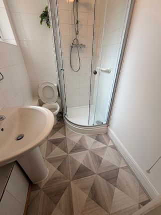 Flat 2 - 311A, Brighton Road, South Croydon photo 2