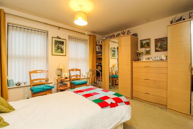 11, St. Peters Court, Wakefield photo 4