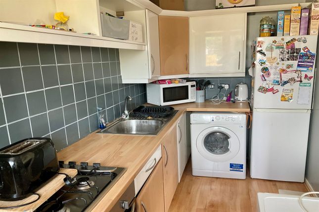 Flat 11, Priory House 157-15, Folkestone Road, Folkestone Road, Dover photo 4
