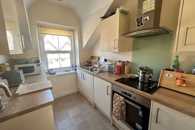 Flat 4, 25, Woodland Road West, Colwyn Bay photo 4