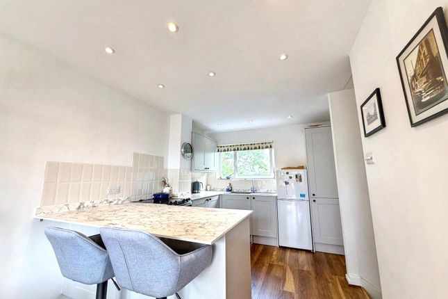 17, Littlecombe Close, Putney photo 2
