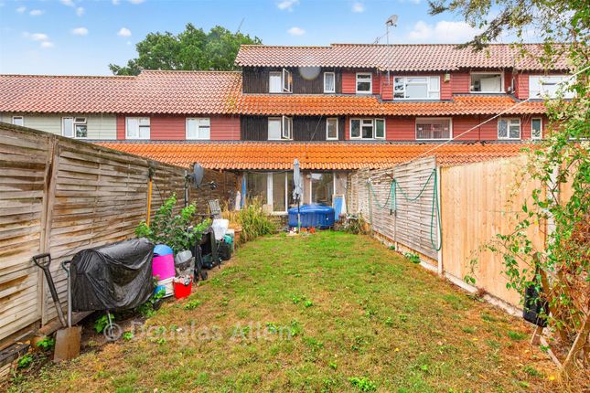 5, Malyons, Basildon photo 2