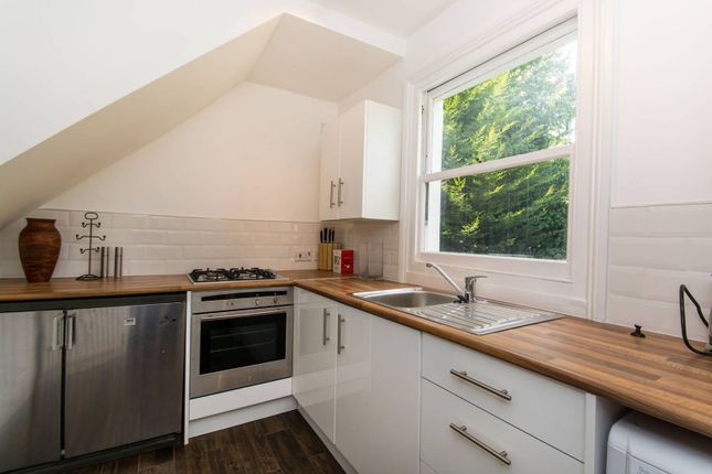 Flat to rent in Comyn Road, Clapham Junction, London