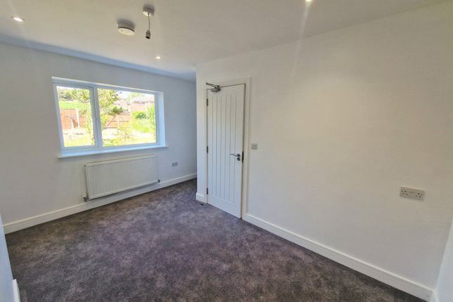 Room 2, 27, Heron Square, Hampshire photo 3