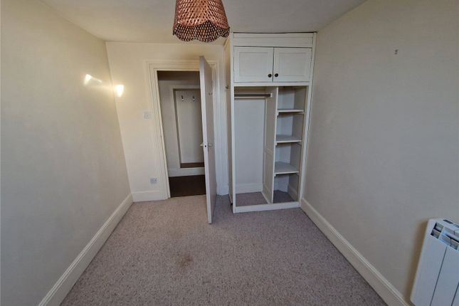 Flat 3,, 25 The Square, Devon photo 5