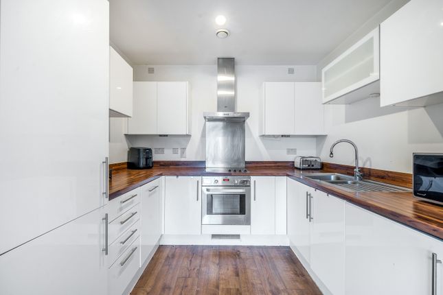Compass House, 11 Raine Street, London photo 3
