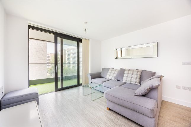2, Flat 31, Agnes George Walk, London photo 5