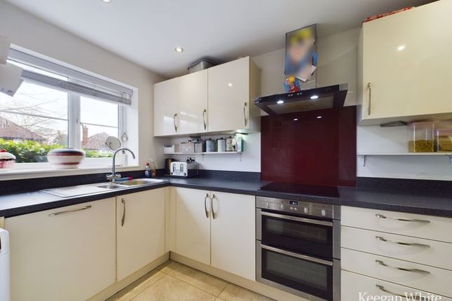 Town house for sale in Hamilton View, High Wycombe