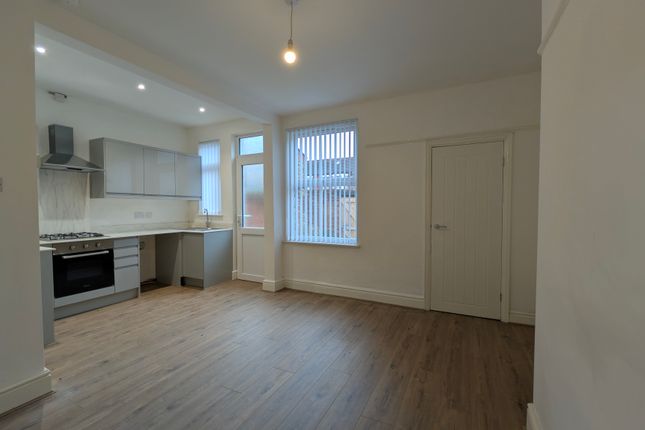 39, Liverpool photo 2