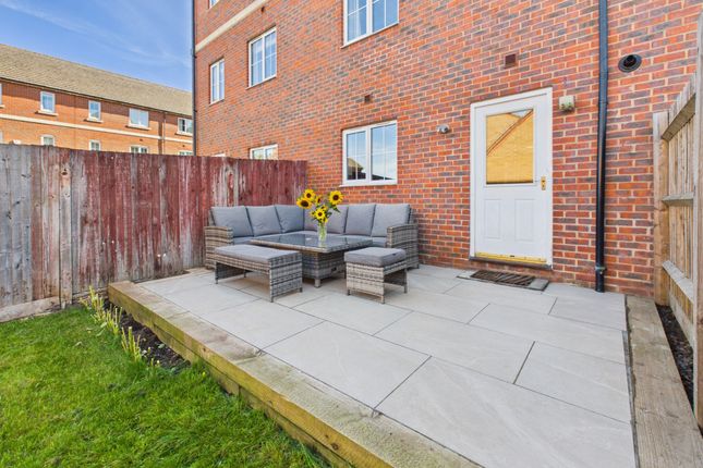 6 Hornbeam Way, Aylesbury photo 3