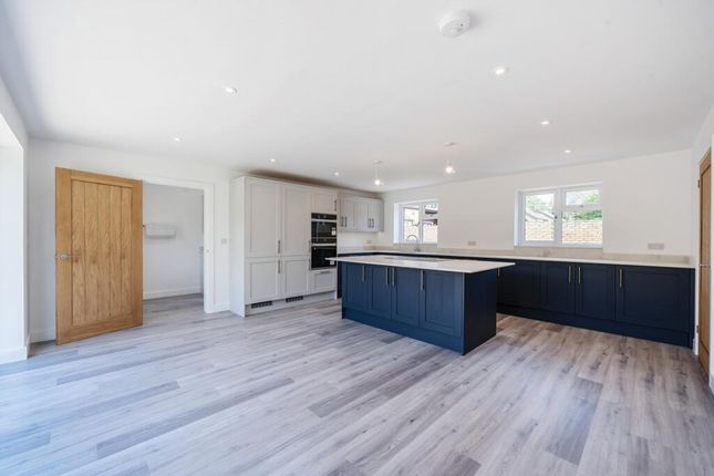 71 West Chiltern, Woodcote, Berkshire photo 3