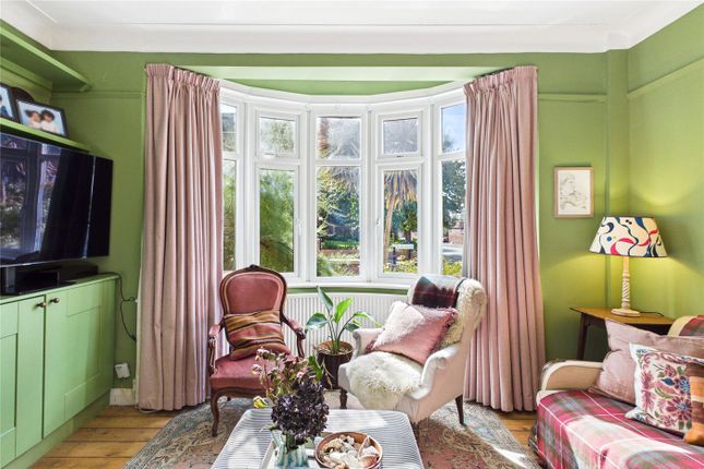 101, Cricklade Avenue, London photo 4